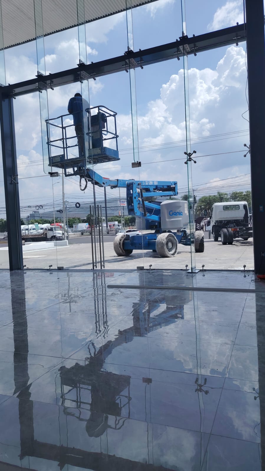 Domo de vidrio templado y estructura de aluminio instalado en León, Guanajuato por YAAS #11